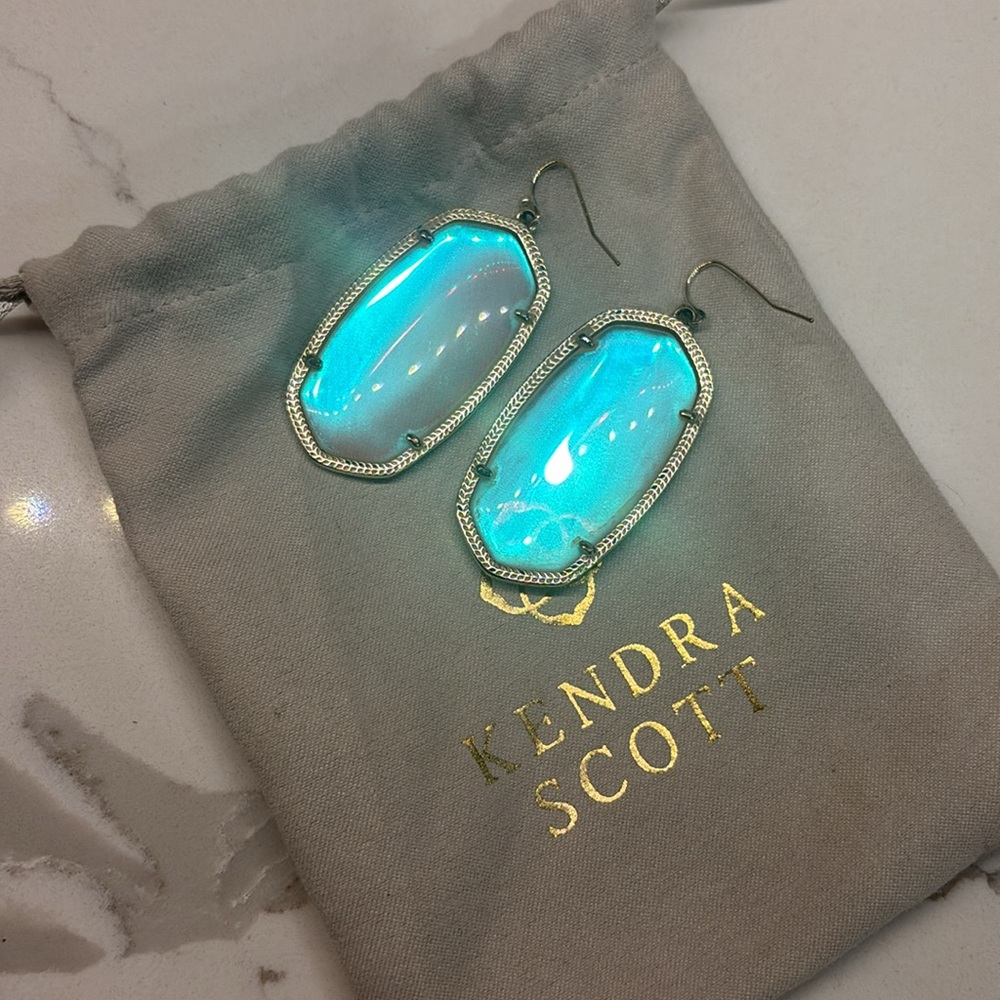 Kendra Scott Danielle earrings iridescent with gold trim - Picture 6 of 12